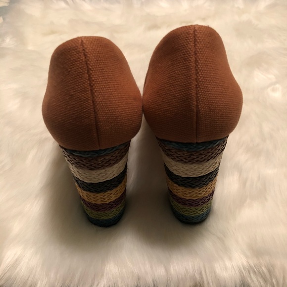 NINE WEST Filing 7 Burnt Orange Heels - Picture 5 of 8